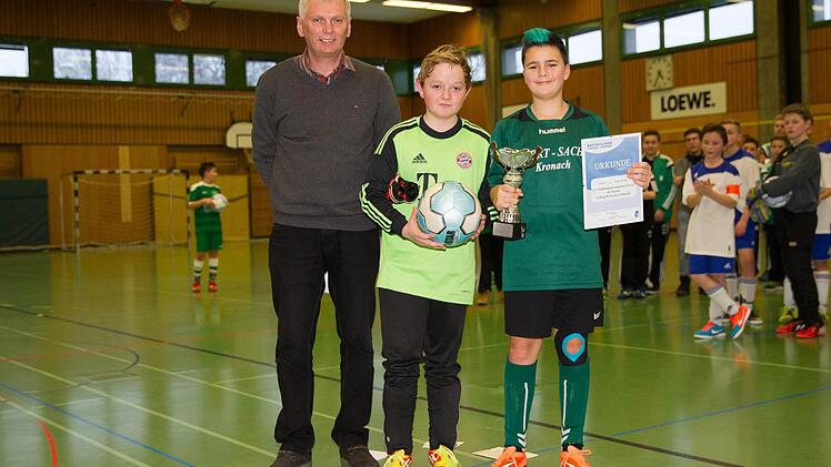 Spielszene von der Hallenkreismeisterschaft der D-Junioren in Kronach. Foto: Heinrich Weiß