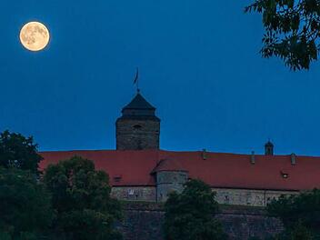 Vollmond über der Festung Rosenberg in Kronach im Sommer 2015. Foto: Stefan Schedel, inFrankenPix