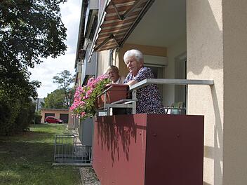 Wer in Forchheim so wie dieses Paar eine Wohnungen gefunden hat, kann sich glücklich schätzen. Foto: Franziska Rieger