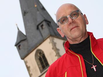 Gerhard Pfenning macht gerade ein Praktikum als Pfarrvikar in der Pfarreiengemeinschaft Oberleichtersbach-Schondra. Ursprünglich stammt er aus dem Landkreis Würzburg. Foto: Ulrike Müller