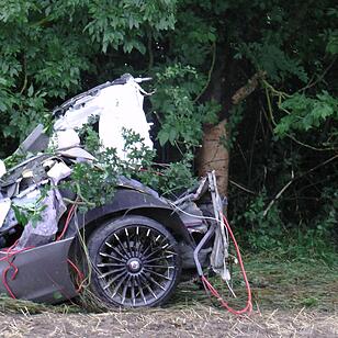 Fahrzeug bei Unfall in Frankenwinheim komplett zerstört
