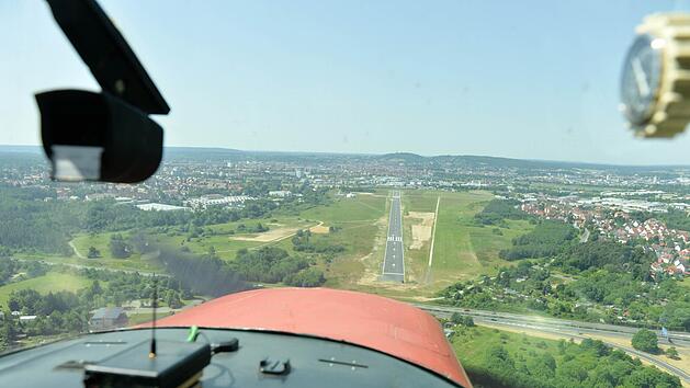 Laut Pl&auml;nen der Staatsregierung und der Coburger Flugplatzgesellschaft soll der Landeplatz in Bamberg (Foto) f&uuml;r den Flugzeug-Instrumentenflug fit gemacht werden.  Foto: R. Rinklef/Archiv
