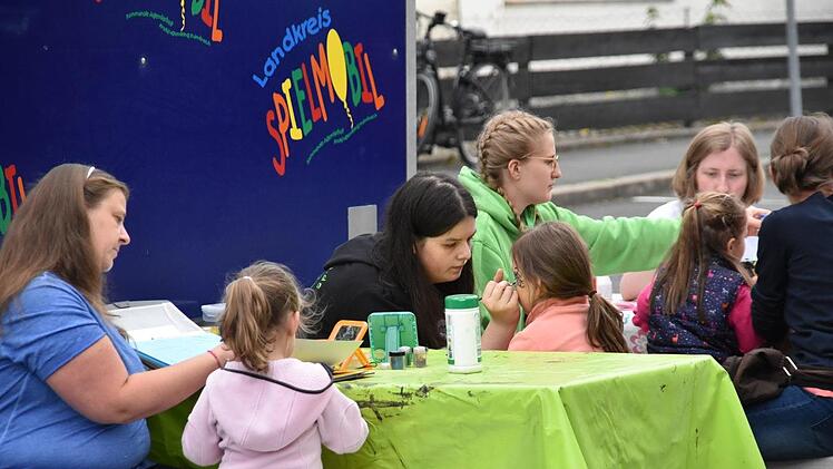 Das Spielmobil des Kreisjugendrings war auch vor Ort. Foto: Uschi Prawitz