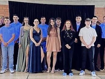Die Abschlussschüler 2025 am Förderzentrum St.-Martin-Schule Riedenberg: (von links) Sabrina Weismantel, Jannis Wittmann, Philipp Stöckner, Leon Heil, Emely Feller, Kiara Dahlheimer, Nic Schlereth, Joleen Quellmalz, Nela Brückel, Maxim Petri, Alex...