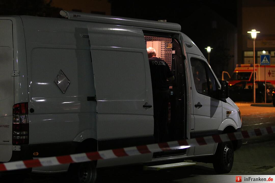 Herrenloser Koffer im Zug gefunden - Bombenraeumkommando gibt Entwarnung