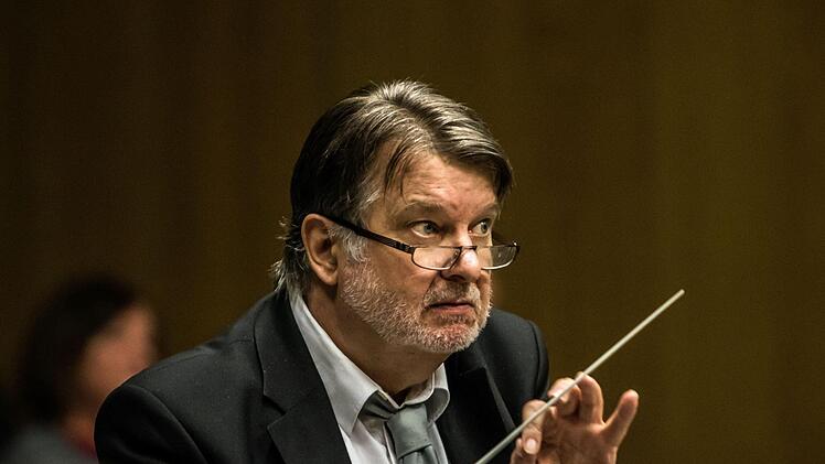 Das Orchester der Musikfreunde Neustadt unter Leitung von Hans Stähli beeindruckte mit seinem Sinfoniekonzert in der Mehrzweckhalle Heubischer Straße.Foto: Jochen Berger