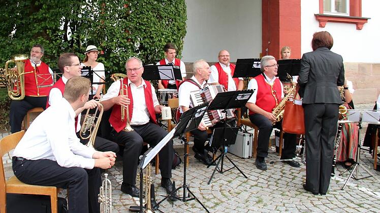 Die "Hornochsen-Band" spielte zum Mittagessen auf. Foto: Johanna Blum
