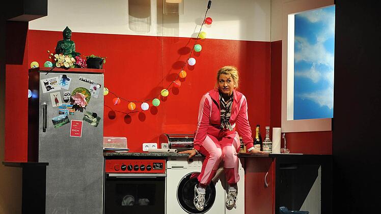 Turbulenter Theater-Spaß: Szene aus "Bin nebenan" von Ingrid Lausund in der Coburger ReithalleFoto: Andrea Kremper