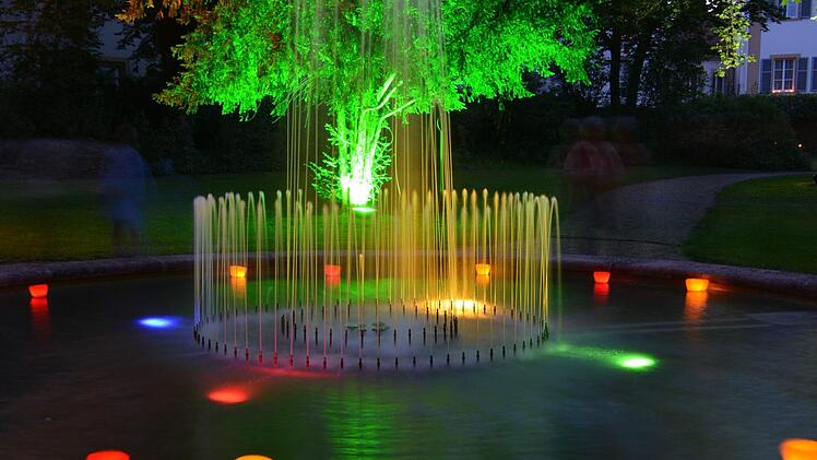 Tausend Lampions tauchten den Kurpark in Bad Bocklet in romantisches Licht. Foto: Björn Hein