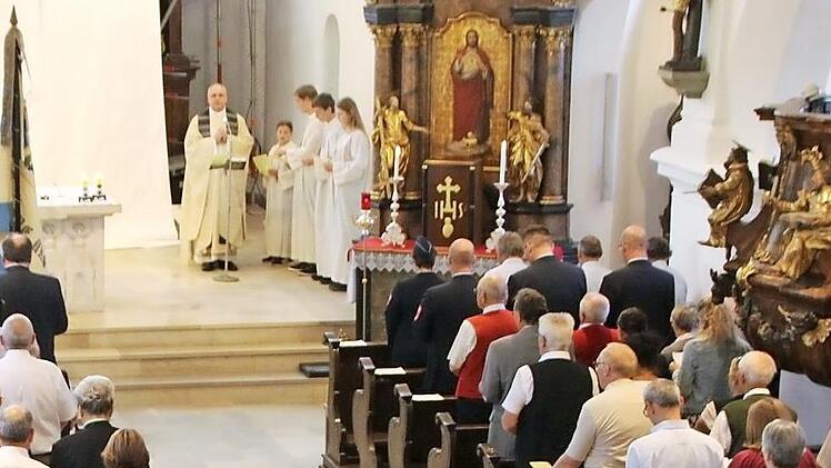 Die Stadtpfarrkirche war gefüllt.