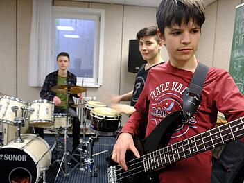 Die jungen Teilnehmer hatten keine Langeweile in den Übungsräumen der Musikakademie. Foto: Gerd Schaar