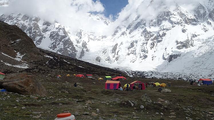 Der Achttausender Diamir - ein anderer Name für den Nanga Parbat - ist der neunthöchste Berg der Welt. Das Foto zeigt das Basislager vor einigen Jahren.