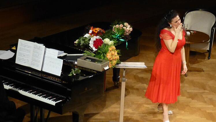 Cecilia Bartoli bei ihrem Auftritt im Großen Saal des Bad Kissinger Regentenbaus.  Foto: Ahnert