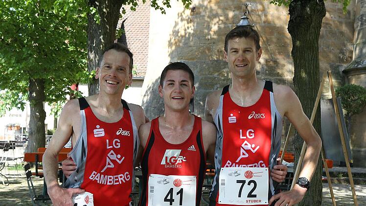 Das erfolgreiche Trio der LG Bamberg (v. l.): Roland Wild (3.), Kevin Karrer (1.) und Marco Sahm (2.) waren als Erste im Ziel. Foto: sportpress