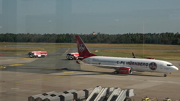 Schaden an Boeing-Frontscheibe: Urlaubsflieger kehrt für Sicherheitslandung nach Nürnberg zurück