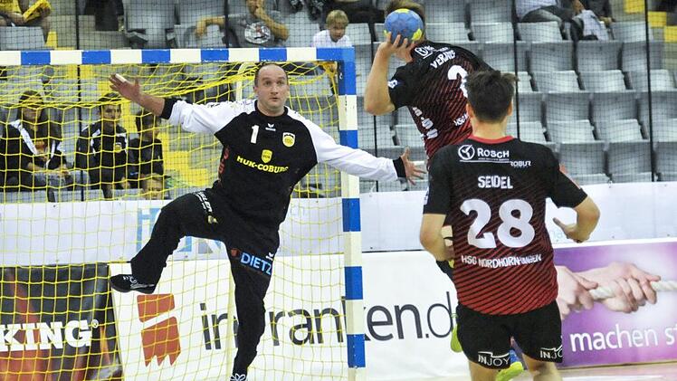 Ein sicherer Rückhalt: Coburgs Jan Kulhanek parierte am Samstagabend 14 Bälle.  Fotos: Hagen Lehmann