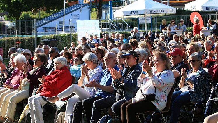 Tolle Stimme beim Open-Air-Konzert "Classic & Picknick" im "Bademehr" in Neustadt.Foto: Jochen Berger