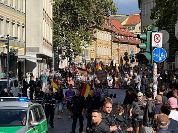 Gro&szlig;demonstrationen in Bamberg: Rechter Aufzug trifft auf Gegenprotest
