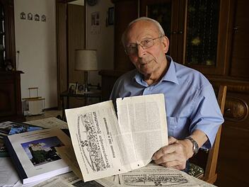 Georg Hagen hat die original erhaltenen Heimatblätter zusammengefasst und ergänzt.  Foto: Pauline Lindner