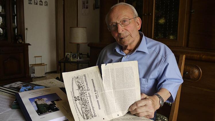 Georg Hagen hat die original erhaltenen Heimatblätter zusammengefasst und ergänzt.  Foto: Pauline Lindner