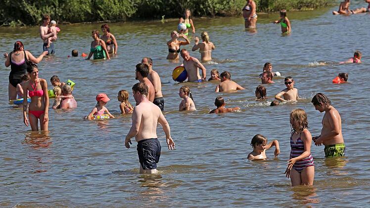 Die angenehmen Wassertemperaturen luden zum Baden im See ein.