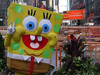 Sponge Bob am Times Square - nicht jeder Tourist will ein Foto mit ihm. Foto: Helena Golz/dpa