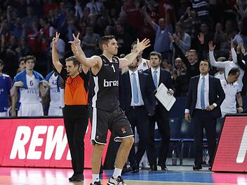 Fabian Causeur nach seinem Dreier mit der Schlusssirene Foto: Daniel Löb