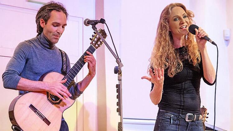 Eine Herzensangelegenheit war für Suzan Baker und Dennis Lüddicke ihr Konzert in der ehemaligen Lichtenfelser Synagoge. Foto: Klaus Gagel