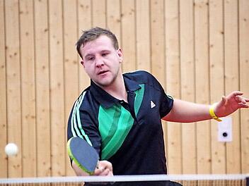David Scherbel (Bild) vom SV Rothenkirchen blieb beim 9:4-Sieg gegen den TTC Hof in seinen beiden Einzeln unbezwungen.  Foto: Hans Franz
