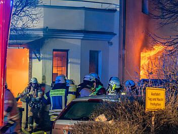 Flammen lodern aus Asylunterkunft im Landkreis Bamberg