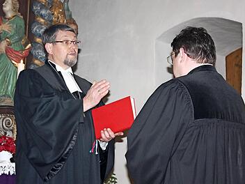 Dekan Ost entpflichtete Pfarrer Ehrensmann am Sonntag im Festgottesdienst. Fotos: Sonja Werner