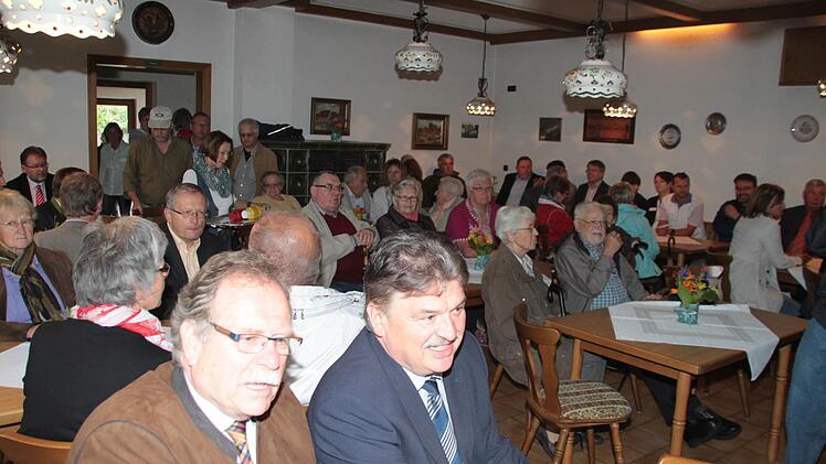 Die Besucher im Siedlerheim Foto: Jürgen Gärtner