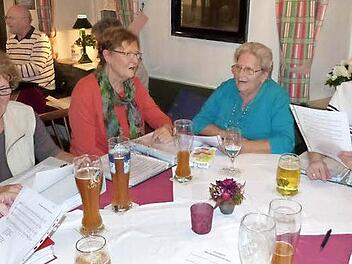 Kräftig wurde mitgesungen zum Abschluss der Kupferberger Kerwa. Gerne waren alle musikalisch unterwegs, ob im Frankenwald, dem Fichtelgebirge oder auf dem Rennsteig.  Foto: Klaus-Peter Wulf