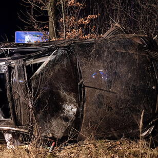 A3: Unfall wegen geplatztem Reifen endet im Krankenhaus