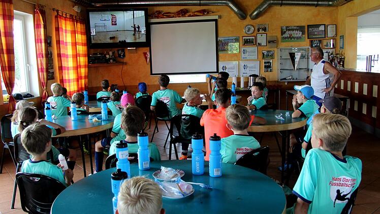 Die Kinder waren mit großer Begeisterung in Theorie und Praxis bei der Sache.   Foto: Richard Sänger