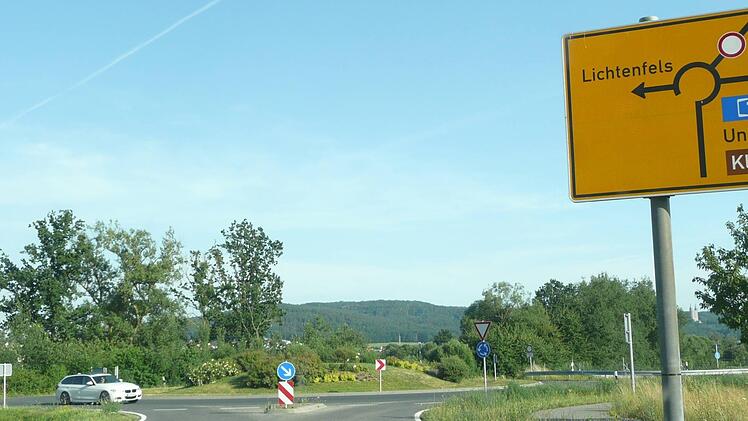 Der Verkehrskreisel bei Lichtenfels-Kösten war bereits für die Gestaltung mit einer Flechtskulptur vorgesehen.  Foto: Ramona Popp