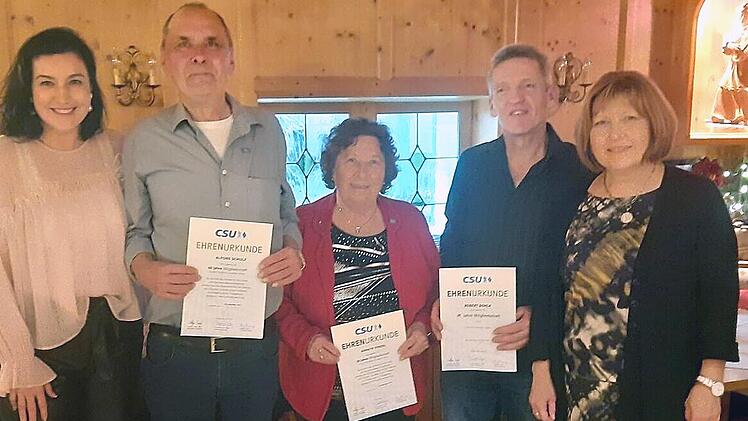 Ehrungen beim CSU-Ortsverband Untermerzbach (von links): MdB Dorothee Bär, Alfons Schulz, Renate Finzel, Robert Bohla und Birgit Finzel.