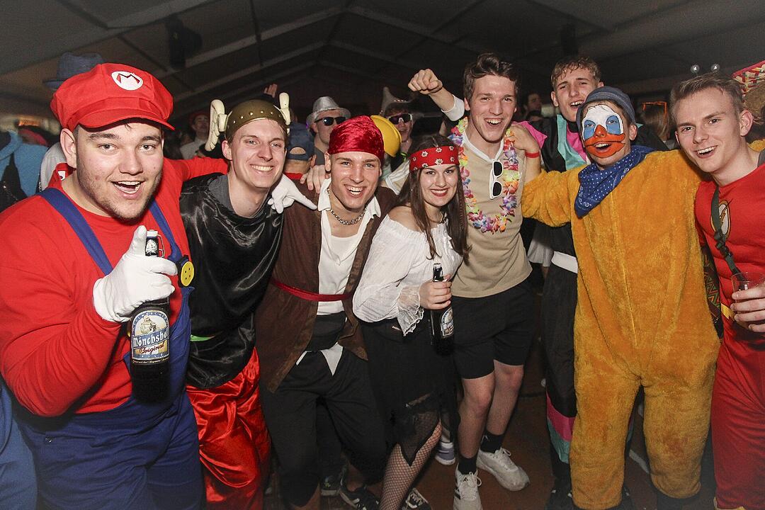Super Stimmung beim Meeder Zeltfasching 2025!