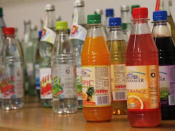 Neben dem Brückenauer Mineralwasser füllt das Unternehmen auch jede Menge Erfrischungsgetränke ab. Foto: Ulrike Müller