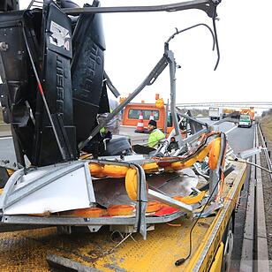 Lkw-Unfall auf der A9 – Person eingeklemmt