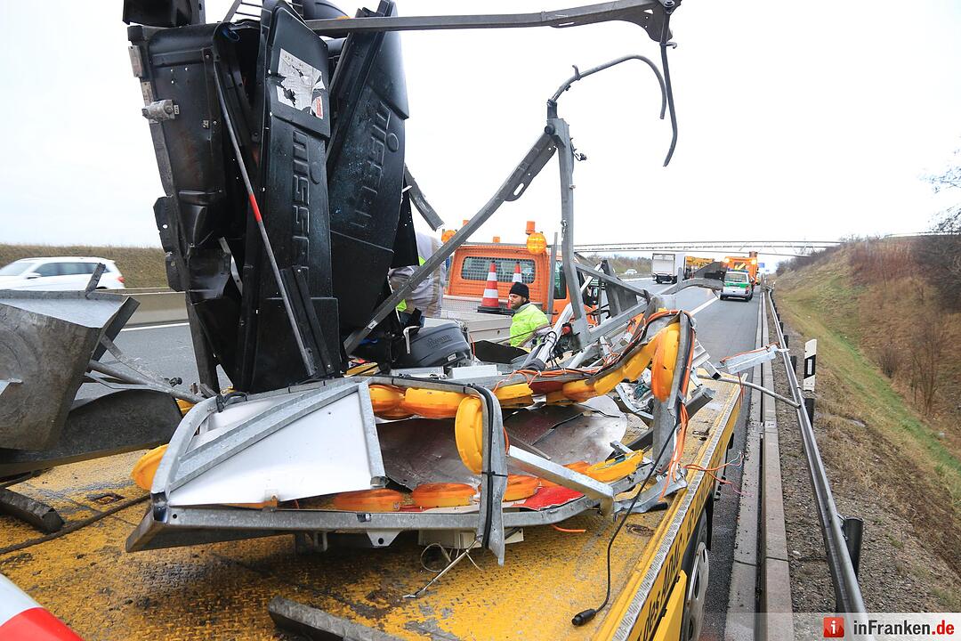 Lkw-Unfall auf der A9 – Person eingeklemmt