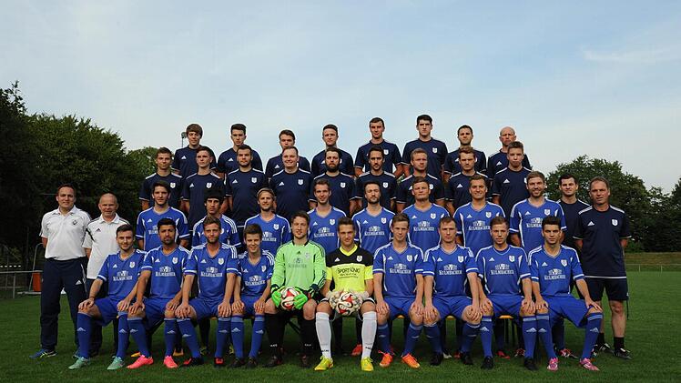 Mit diesem Kader geht der TSV Münnerstadt in die Bezirksliga-Saison: (hinten, von links) Kilian Lochner, Luis Taschtschjan, Milan Hochrein, Sebastian Geyer, Sandro Wegmann, Daniel Vielwerth, Vorstandsmitglied Johannes Wolf, 2. Abteilungsleiter Manfred Back; (dritte Reihe, von links) Sebastian Schüller, Jan Back, Julian Wolf, Kai Thomann, Michael Halupczok, Sebastian Halupczok, Dominik Fiedler, Kevin Mangold und Fabio Erhard; (zweite Reihe, von links) Betreuer Rainer Schlegelmilch, Vorsitzende...