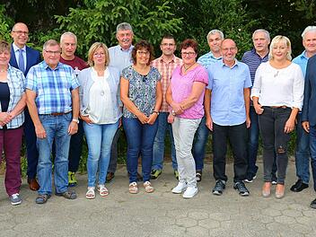 Die Geehrten der Stadt Bad Staffelstein mit B&uuml;rgermeister J&uuml;rgen Kohman (rechts) und Kreisvorsitzender des BRK Christian Mei&szlig;ner (Dritter von links) sowie stellvertretenden Kreisvorsitzende Rosemarie G&ouml;hring (links)