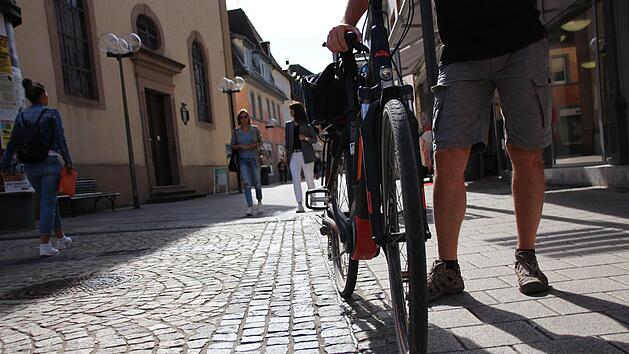 Am Bereich Kirchgasse/Bachstraße und Rathausplatz ereignete sich der Unfall. Symbolfoto: Benedikt Borst