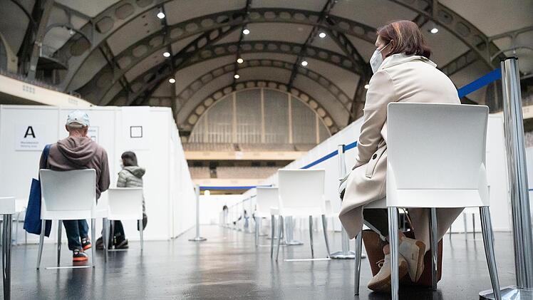 Warten auf den Impfstoff: In Berlin wird das Ende der Impf-Reihenfolge verkündet, doch auf dem Land kommt kein Impfstoff an, der die Berliner Beschlüsse mit Sinn erfüllen würde.  Foto: Sebastian Gollnow