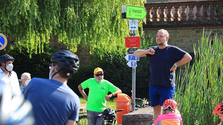 Initiator Markus Heurung begrüßte die Teilnehmer der Fahrrad-Demo und erläuterte die Route durch die Stadt.