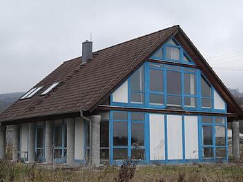 In dem Gebäude in der Querenteichstraße 1 soll eine Spielhalle entstehen. Der Bischofsheimer Stadtrat stimmte unter Protest zu. Foto: Marion Eckert