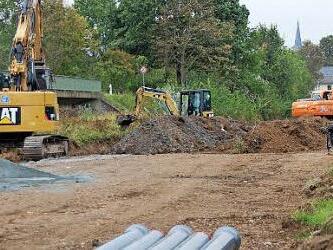 Derzeit wird die neue Verbindungsleitung von Marktzeuln nach Zettlitz gebaut.  Foto: Andreas Welz