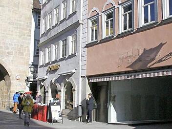 Die Kette "Nanu Nana" baut derzeit das ehemalige Schuhhaus Heyder um. Auf rund 200 Quadratmetern werden voraussichtlich ab Mitte März Geschenkartikel und Wohnaccessoires verkauft. Foto: Ulrike Nauer