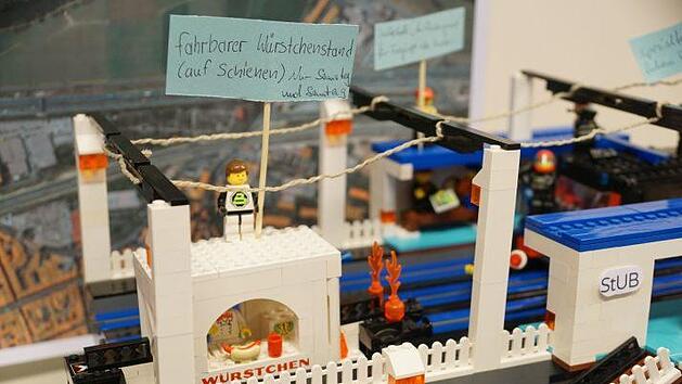 Die Architekten von Modell "9" legen viel Wert auf Lebensqualit&auml;t: Flo&szlig;fahrten auf der Regnitz, Wanderwege und B&auml;nke im Wiesengrund sowie einen W&uuml;rstchenstand auf Schienen.     Foto: Pascale Ferry